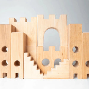 Bauspiel Large Knight's Castle-- Sixteen Pieces