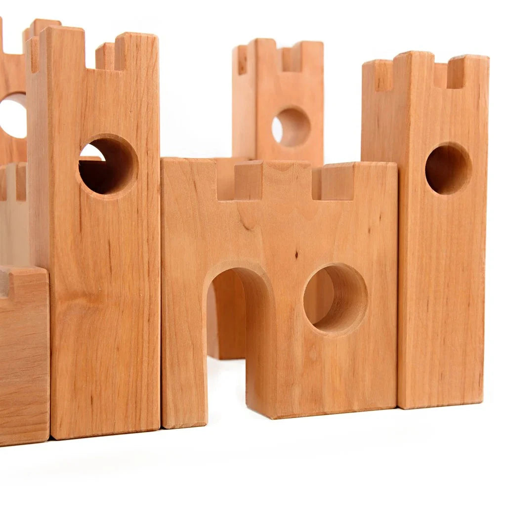 Bauspiel Large Knight's Castle-- Sixteen Pieces