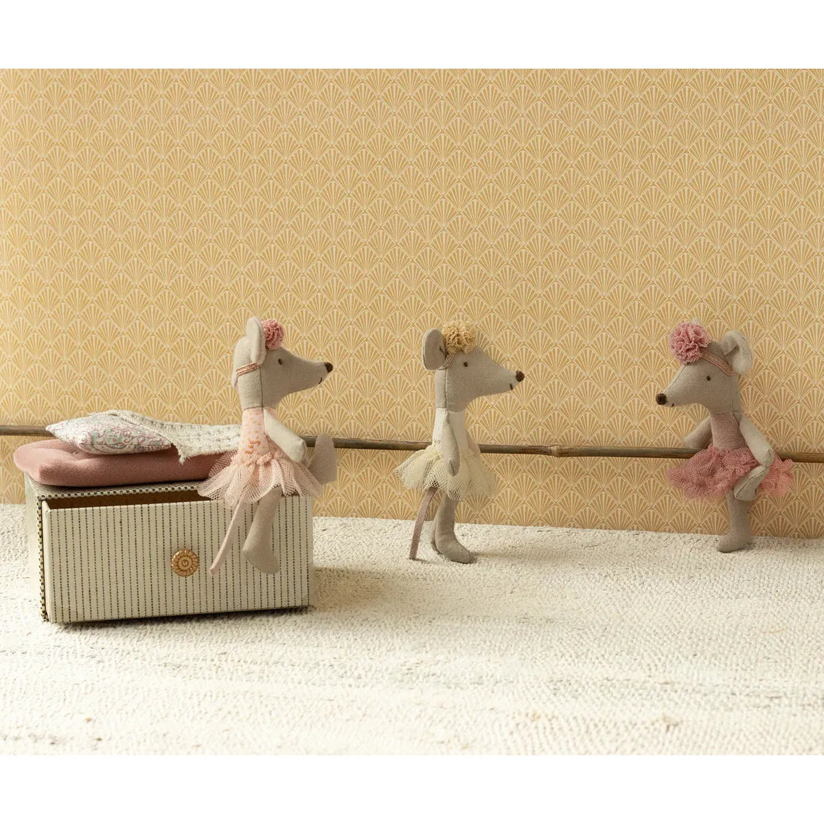 Maileg Ballerina Mouse, Little Sister -- Off White