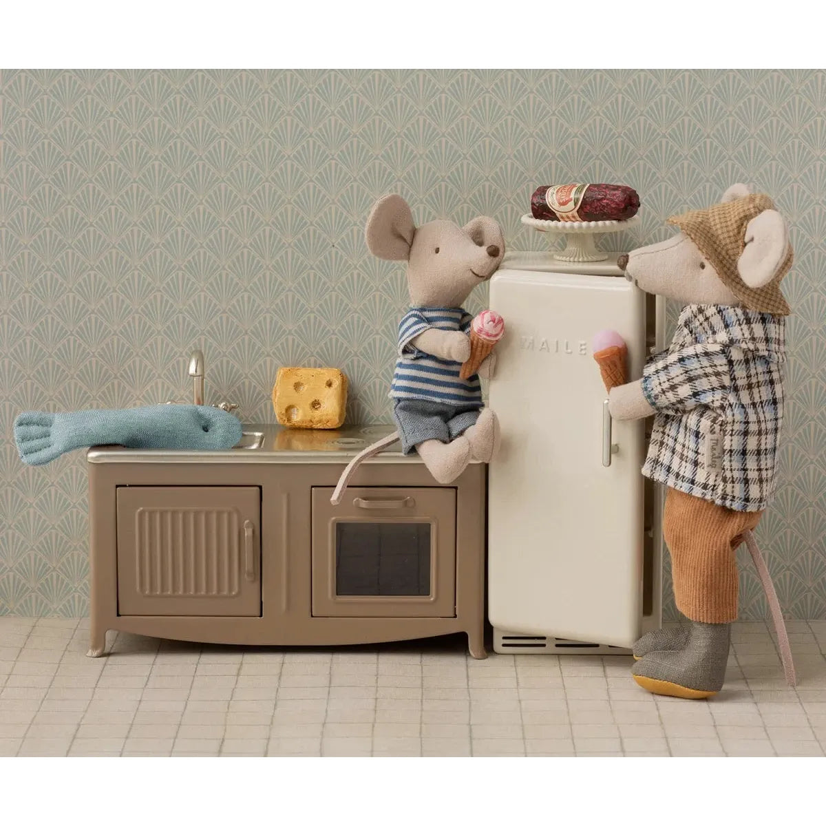 Maileg Fridge, Mouse-- Off White