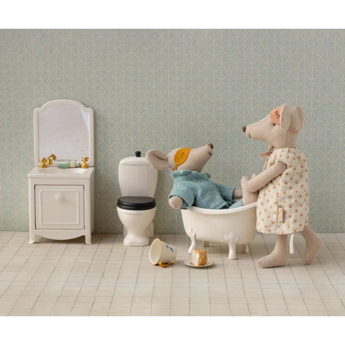 Maileg Sink Dresser with Mirror, Mouse -- Off White