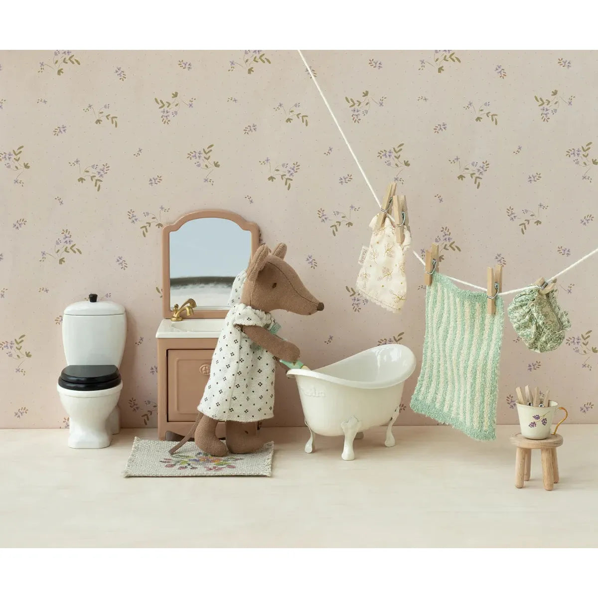 Maileg Sink with Mirror, Mouse -- Dark Powder