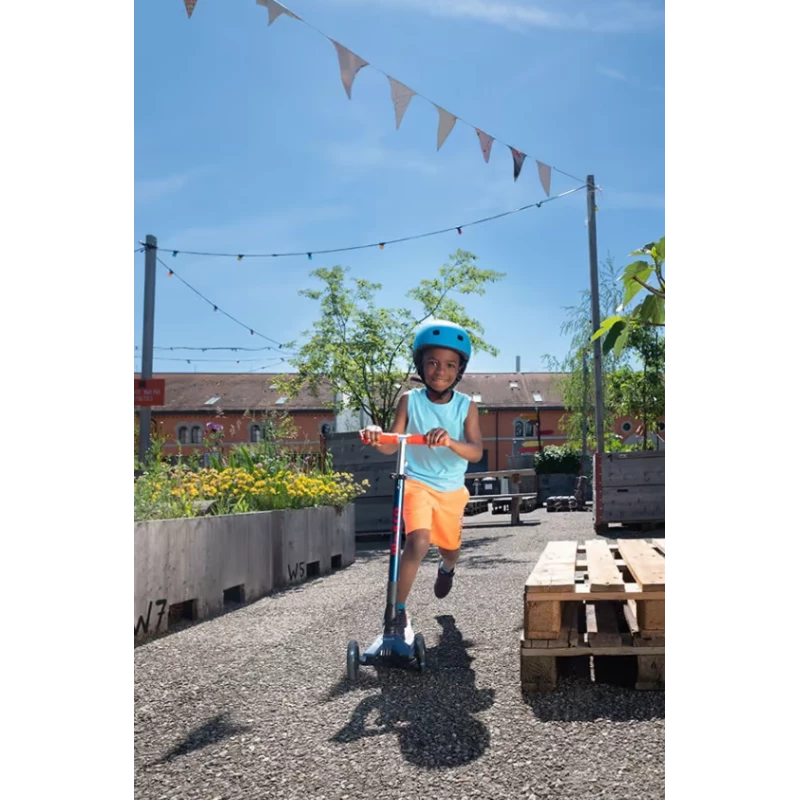 Micro Kickboard: Maxi Deluxe Foldable LED -- Navy Blue/Red