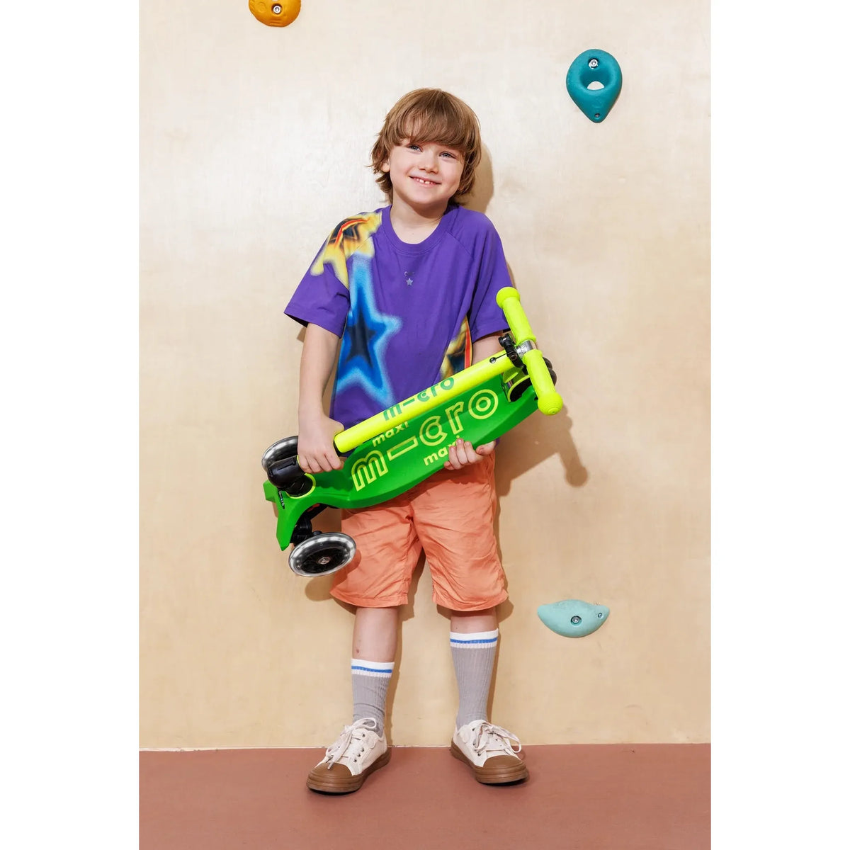 Micro Kickboard: Maxi Deluxe Foldable LED -- Neon Parrot Green