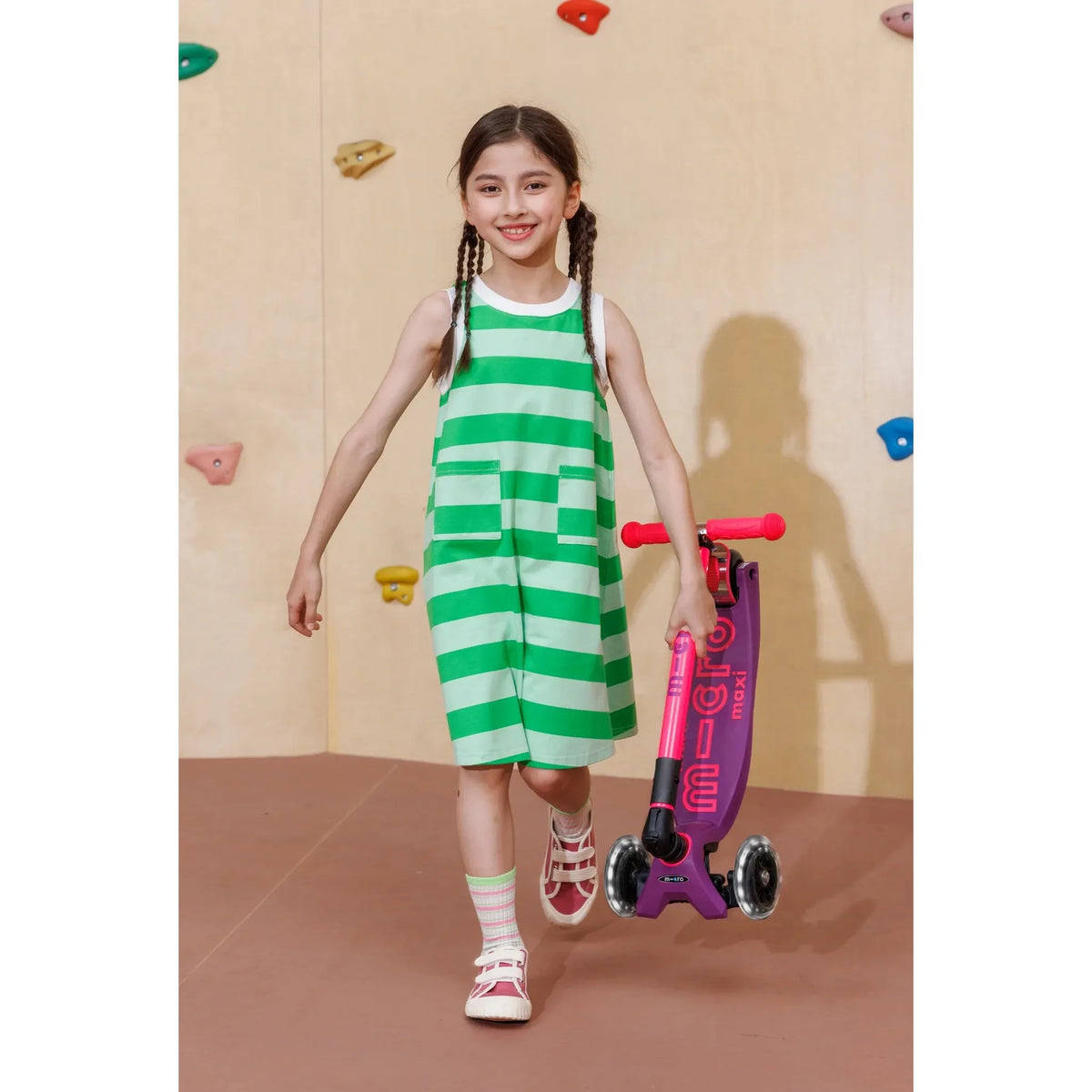 Micro Kickboard: Maxi Deluxe Foldable LED -- Neon Ultra Pink