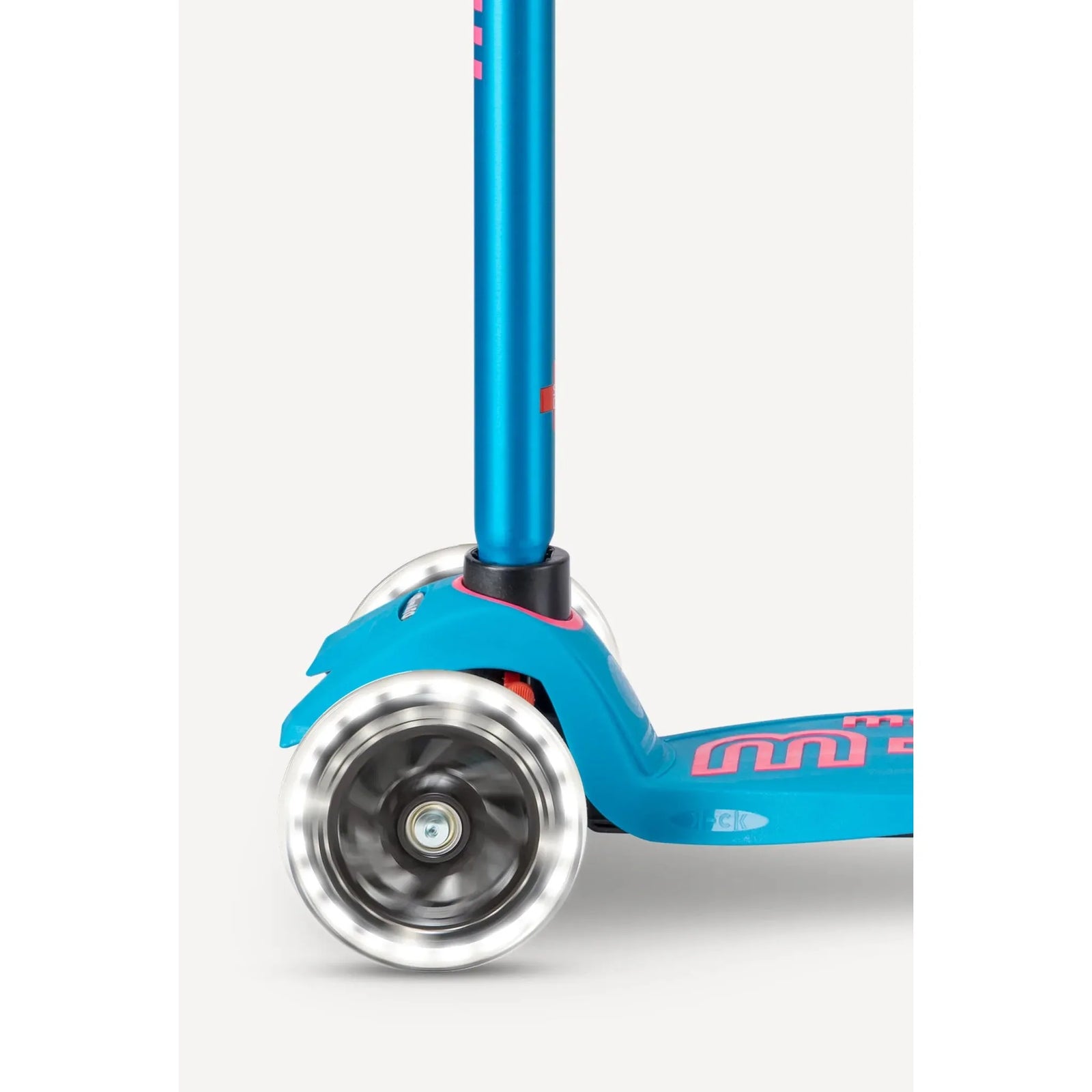 Micro Kickboard: Maxi Deluxe LED -- Aqua