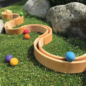 large natural rainbow; laid out as a ball run with rainbow balls