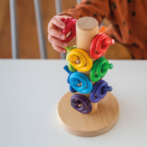 child matching rings to dowels