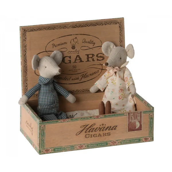 Maileg オーナメントBOX Maileg Grandma & Grandpa Mice in Cigar Box - The Happy Lark
