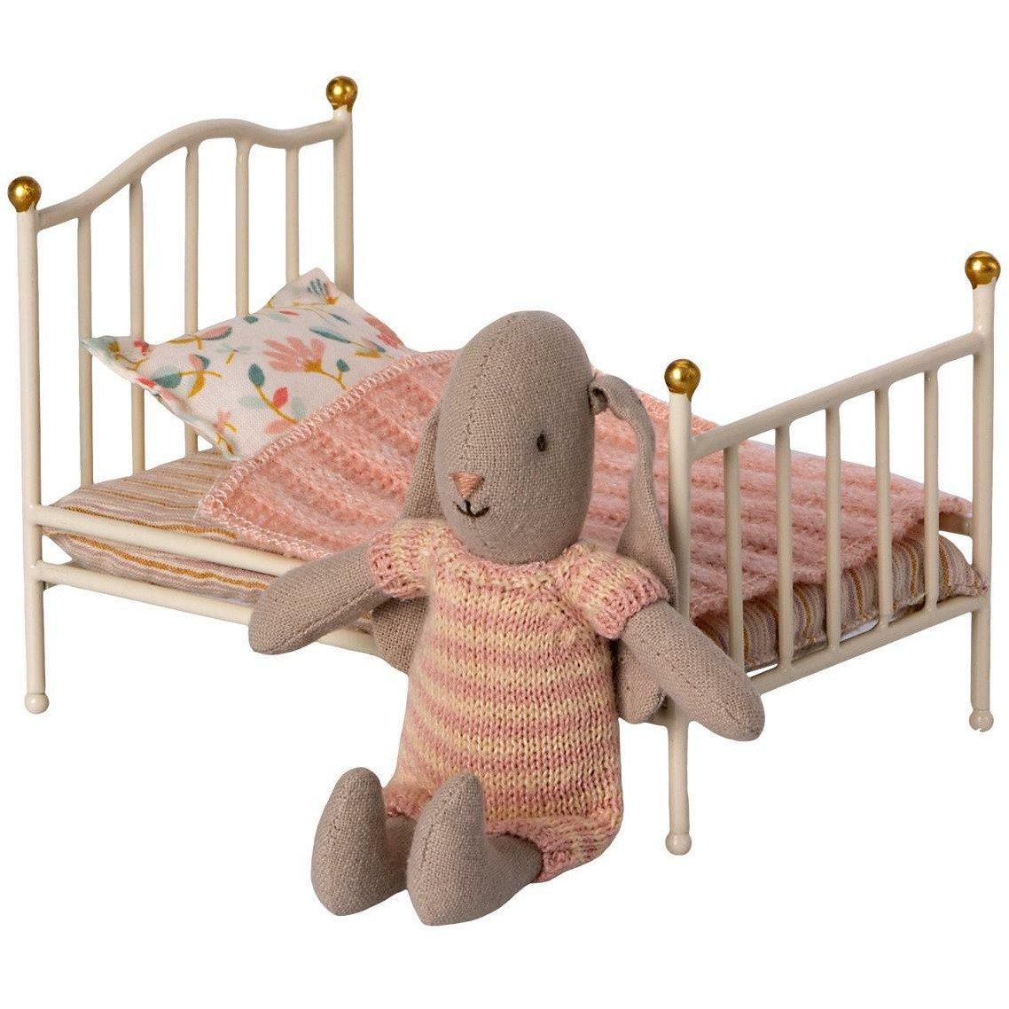 Maileg Vintage Bed, Mouse -- Off White