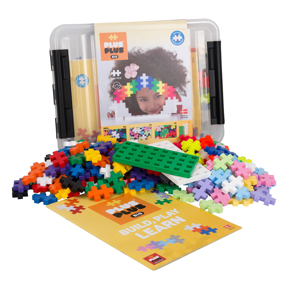 Plus-Plus BIG Tub -- 200 Pieces + 2 Baseplates