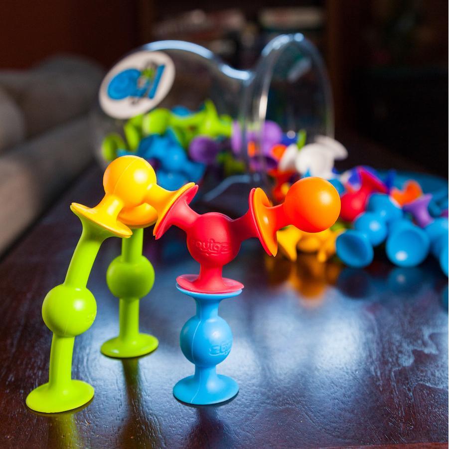 Squigz Deluxe Set by Fat Brain Toys